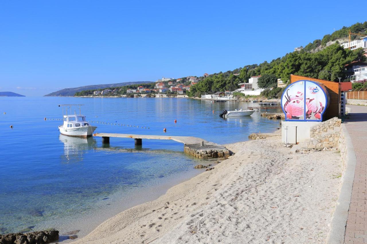 Apartments By The Sea Seget Donji, Trogir - 2029 Eksteriør bilde