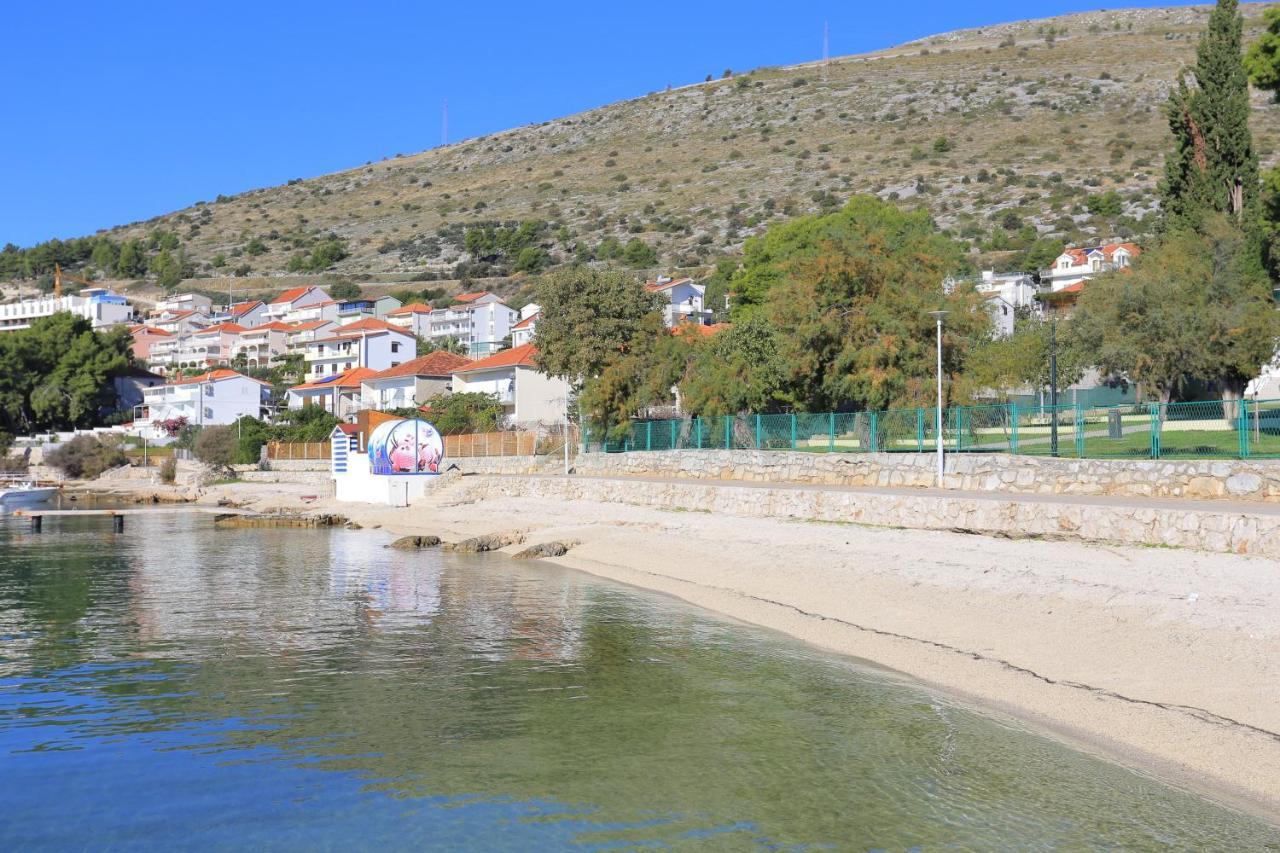 Apartments By The Sea Seget Donji, Trogir - 2029 Eksteriør bilde