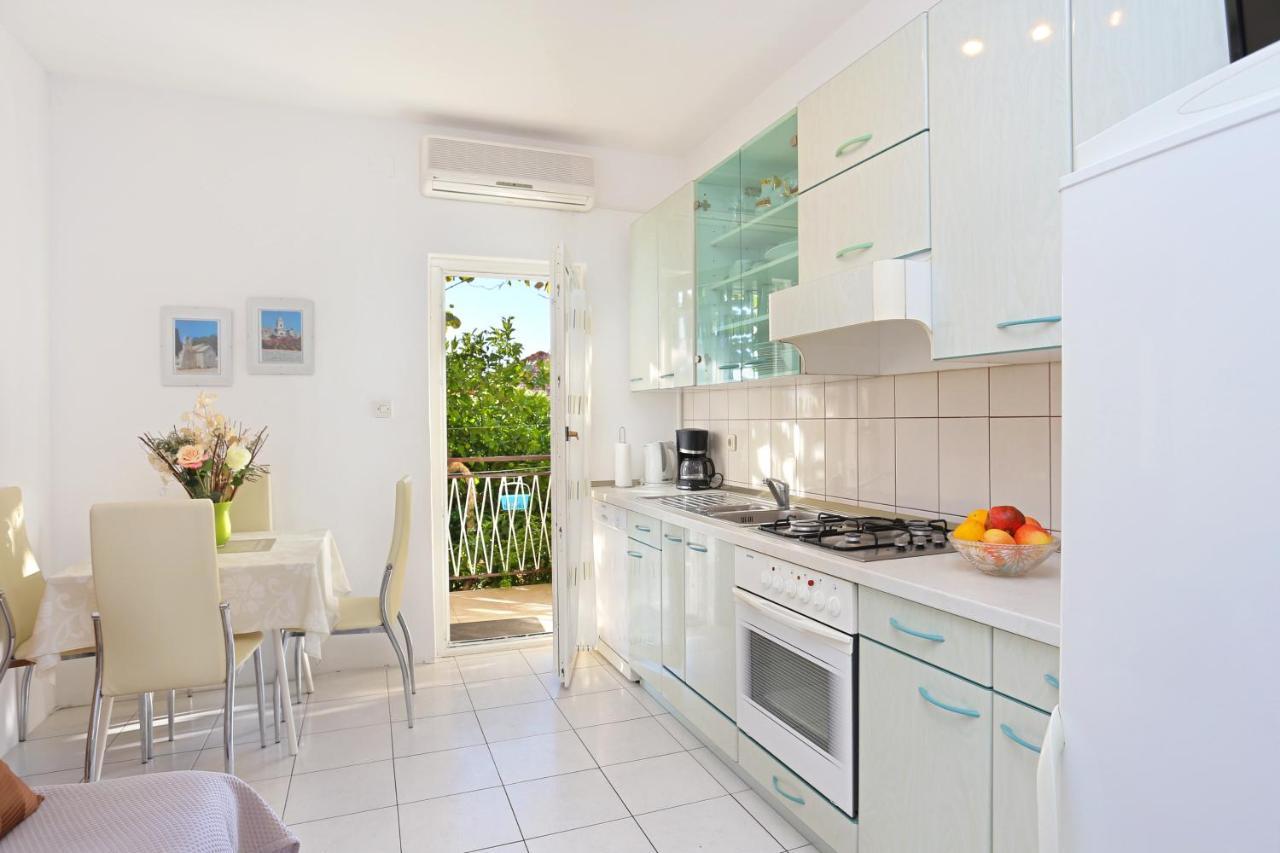 Apartments By The Sea Seget Donji, Trogir - 2029 Eksteriør bilde