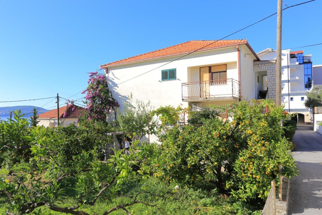 Apartments By The Sea Seget Donji, Trogir - 2029 Eksteriør bilde