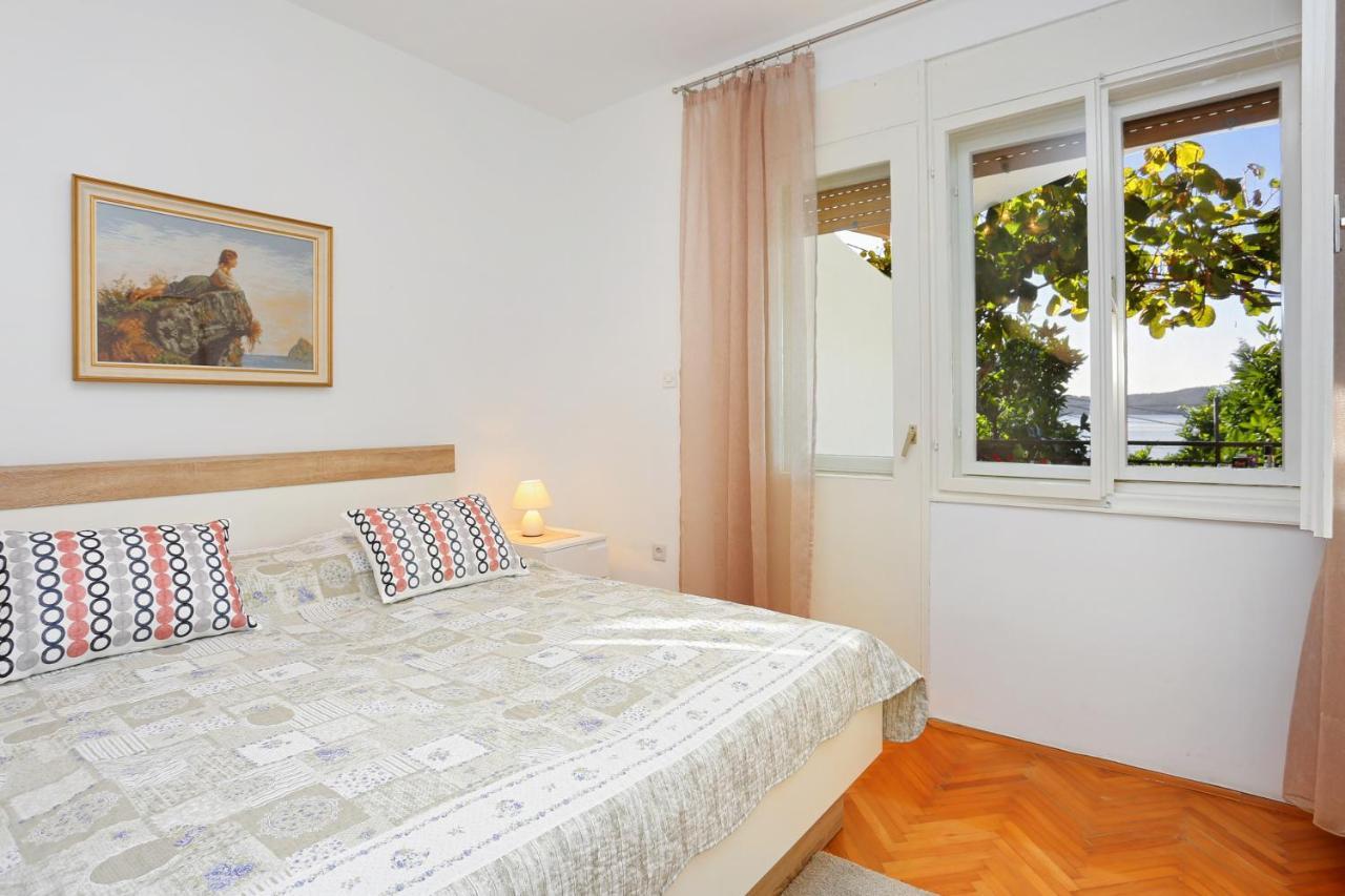 Apartments By The Sea Seget Donji, Trogir - 2029 Eksteriør bilde