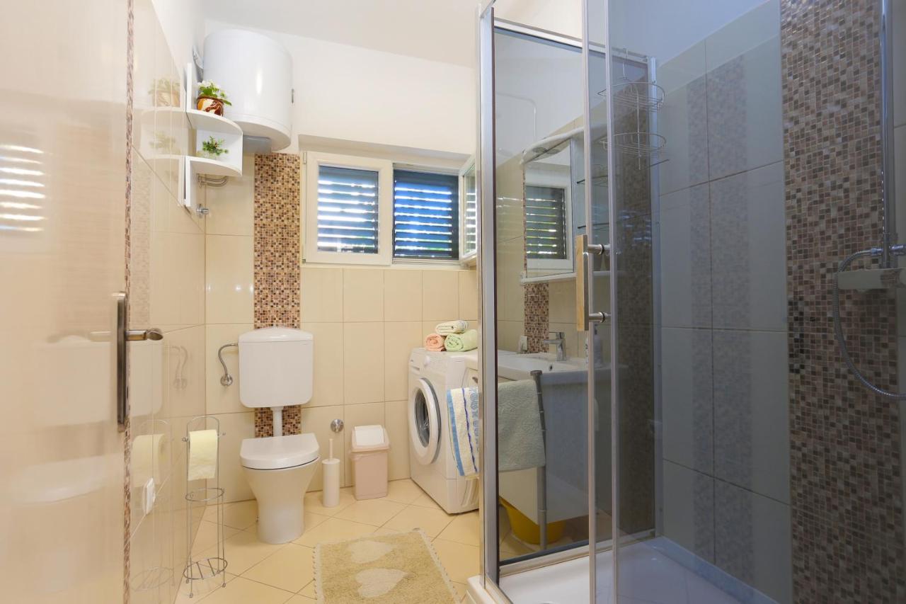 Apartments By The Sea Seget Donji, Trogir - 2029 Eksteriør bilde