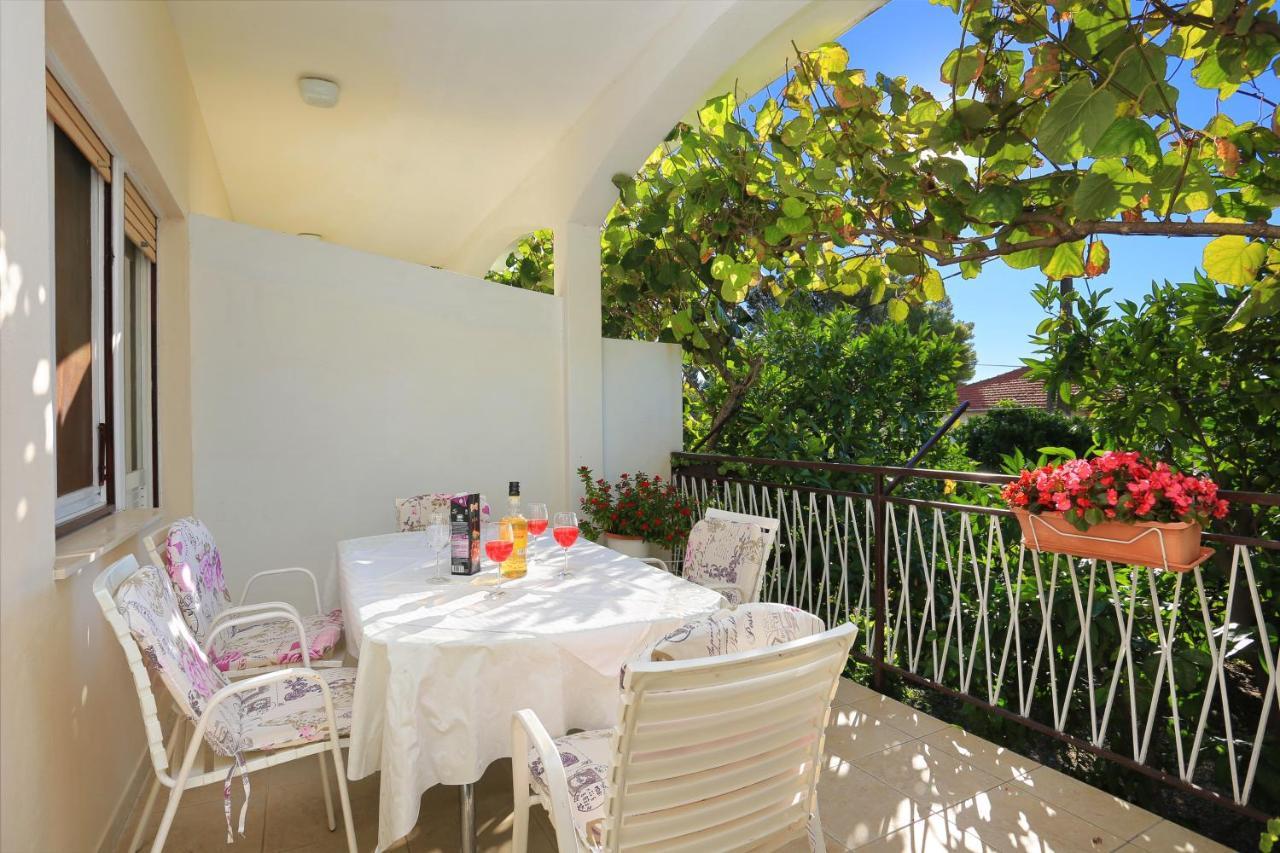 Apartments By The Sea Seget Donji, Trogir - 2029 Eksteriør bilde