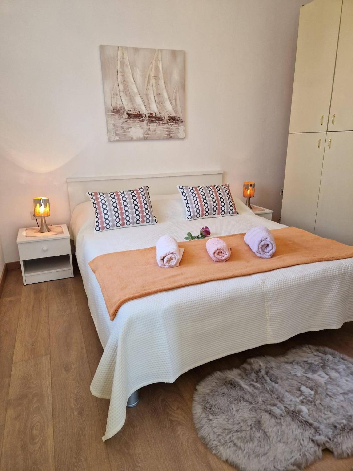 Apartments By The Sea Seget Donji, Trogir - 2029 Rom bilde